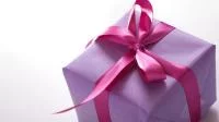 Geschenk mit Schleife