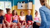 Kinder im Sitzkreis