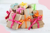 Foto von verpackten Geschenken