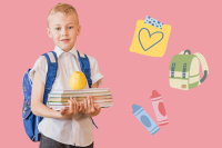Abbildung eines Jungen mit blauem Schulranzen, einem Stapel Bücher und einem Apfel