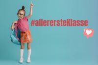 Abbildung eines Mädchens mit Brille und Schulranzen sowie dem Hashtag #allerersteKlasse