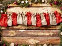 Adventskalender in rot und beige