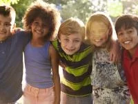 Foto einer Gruppe Kinder