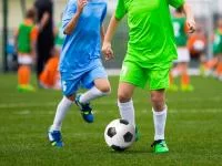 Kinder beim Fußball