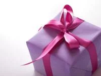 Geschenk mit Schleife