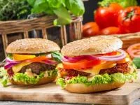 Foto zweier Burger