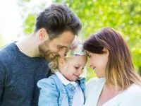 Foto einer Familie Eltern mit Tochter