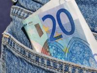 Jeanshosentasche mit 20 Euro darin