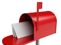 Foto einer roten Postbox mit Briefen