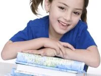 Kind mit Schulbüchern